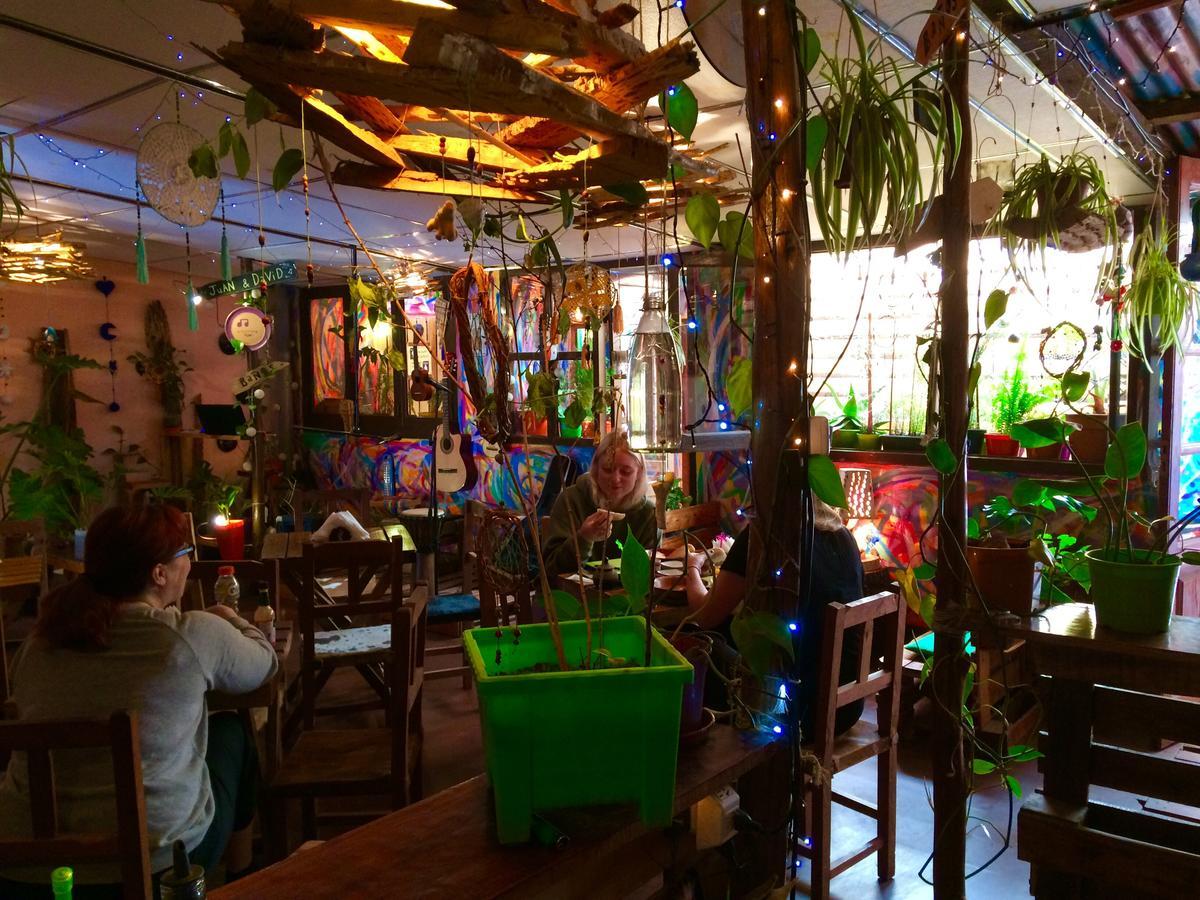 هوماهواكا La Puerta Verde Hostel & Bar المظهر الخارجي الصورة